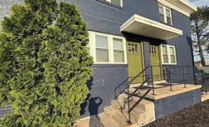 Exterior detail - Trendy Retreat, UNMC Proximity, Blackstone Eats (Omaha)