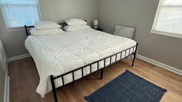 3 chambres, fer et planche à repasser, Wi-Fi, draps fournis