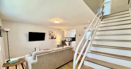 Modern Apartment Steps from Blackstone & Dundee