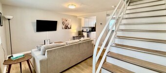 Modern Apartment Steps from Blackstone & Dundee