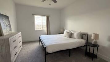 4 habitaciones, tabla de planchar con plancha, cuna de viaje y wifi