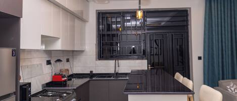 Deluxe Apartment, 2 Bedrooms, Balcony, City View | Private kitchen