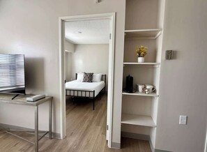 5 bedrooms, iron/ironing board, WiFi, bed sheets