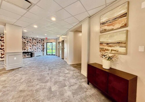 Open Layout with Gym, Courts, Free Parking