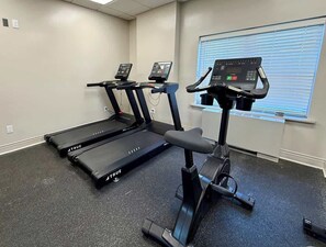 Fitness facility - Modern Apartment w/ Gym & Free Parking (Omaha)
