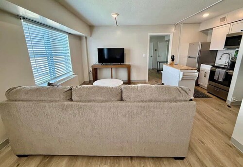 Modern Omaha Apartment Near Dining & Attractions