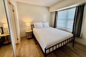 5 bedrooms, iron/ironing board, WiFi, bed sheets