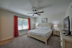 3 chambres, fer et planche à repasser, Wi-Fi, draps fournis