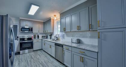 Rolling Tides | Tuscaloosa Vacation Rental-1.3 Miles to Bryant-Denny Stadium!