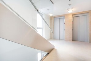 Interior - Parking Free Onsite | A/C | Wenceslas Square (Praha 2)