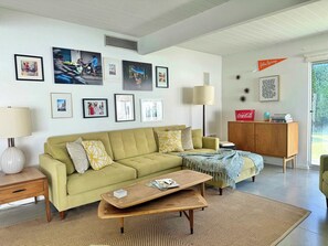 Unclassified image, 2 of 20, button