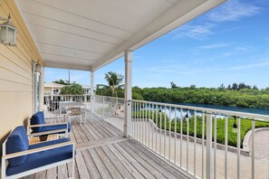 Terrace/patio - Navigate Stays Florida Keys Home with Private Dock (Marathon)