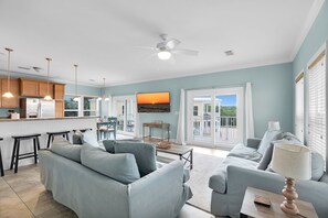 TV, offices - Navigate Stays Private Home w/ Pool/Hot-Tub & Dock (Marathon)