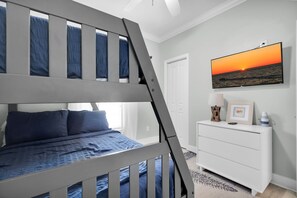 4 habitaciones, escritorio, tabla de planchar con plancha y wifi 