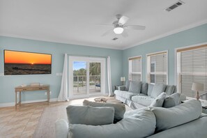 TV, offices - Navigate Stays Private Home w/ Pool/Hot-Tub & Dock (Marathon)