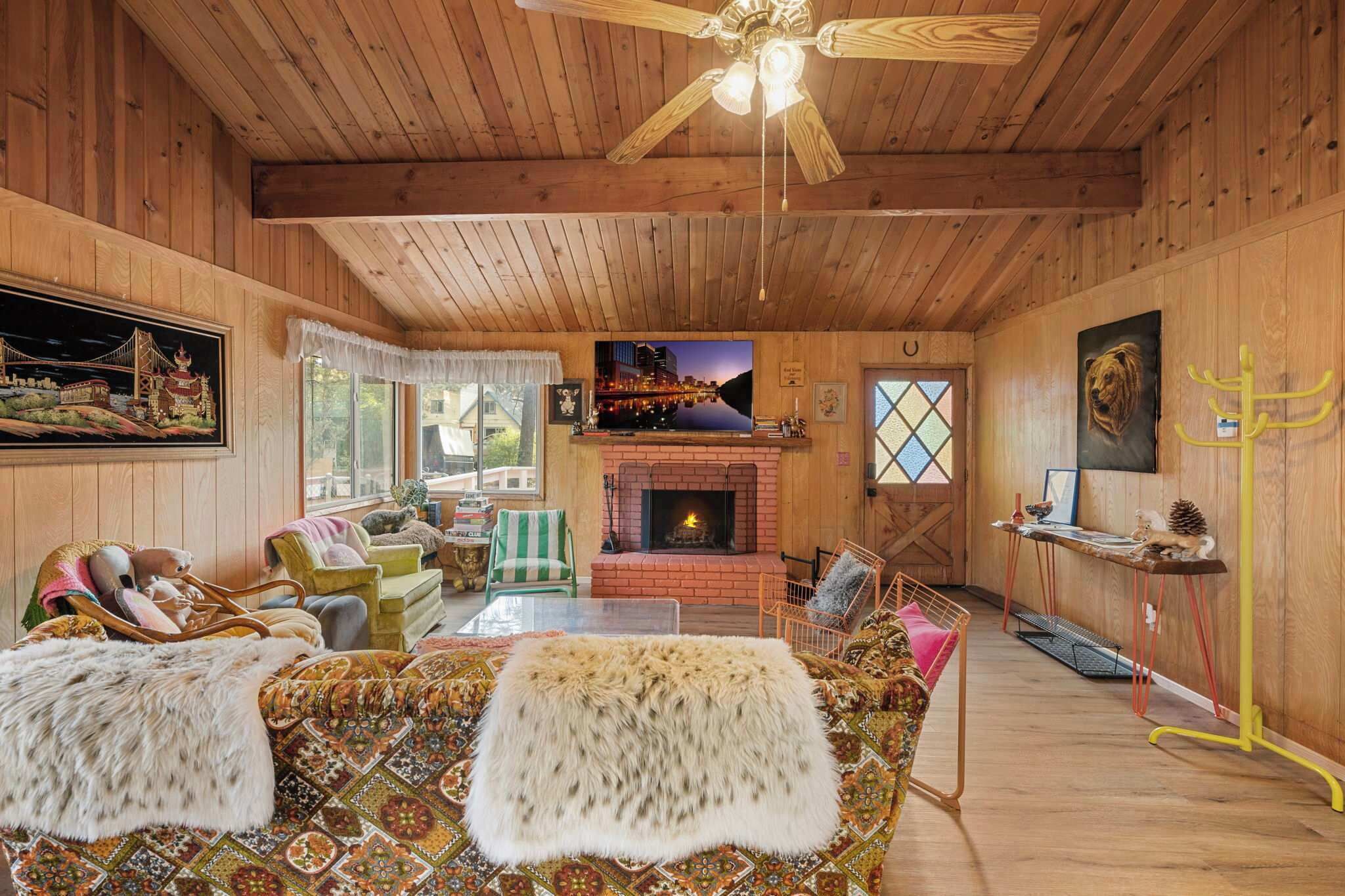 Televisión, chimenea y videojuegos 