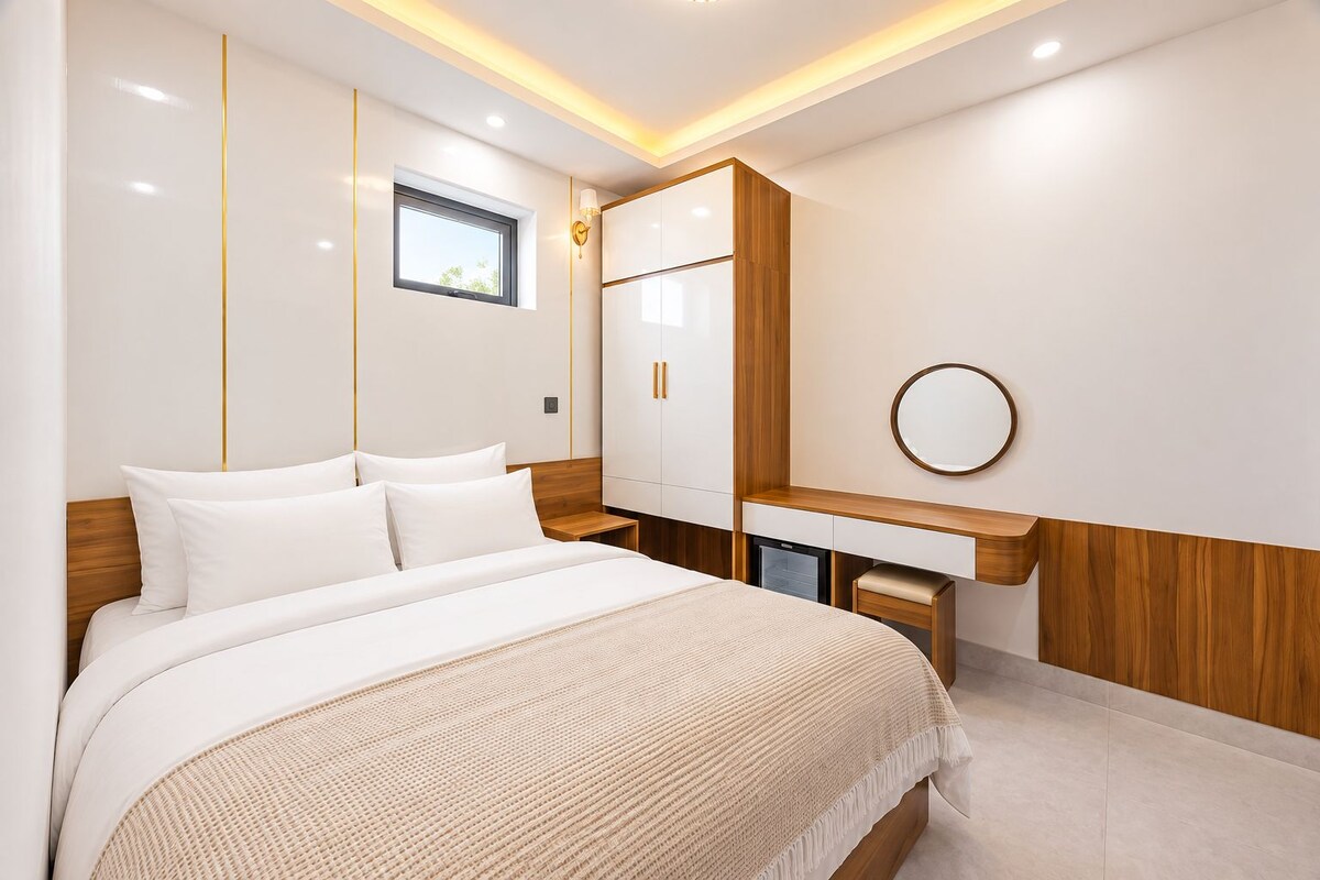 Standard Double Room | Egyptian cotton sheets, premium bedding, desk, laptop workspace