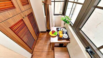 Habitación Confort con 2 camas individuales | Escritorio, espacio para trabajar con un portátil, wifi gratis