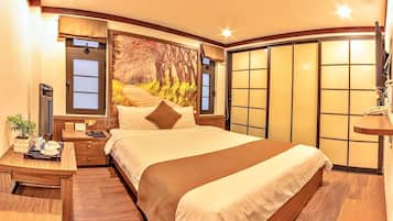 Standard Double Room | Meja, ruang kerja komputer riba, Wi-fi percuma