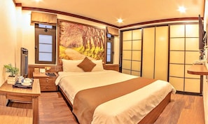 Standard Double Room | Desk, laptop workspace, free WiFi
