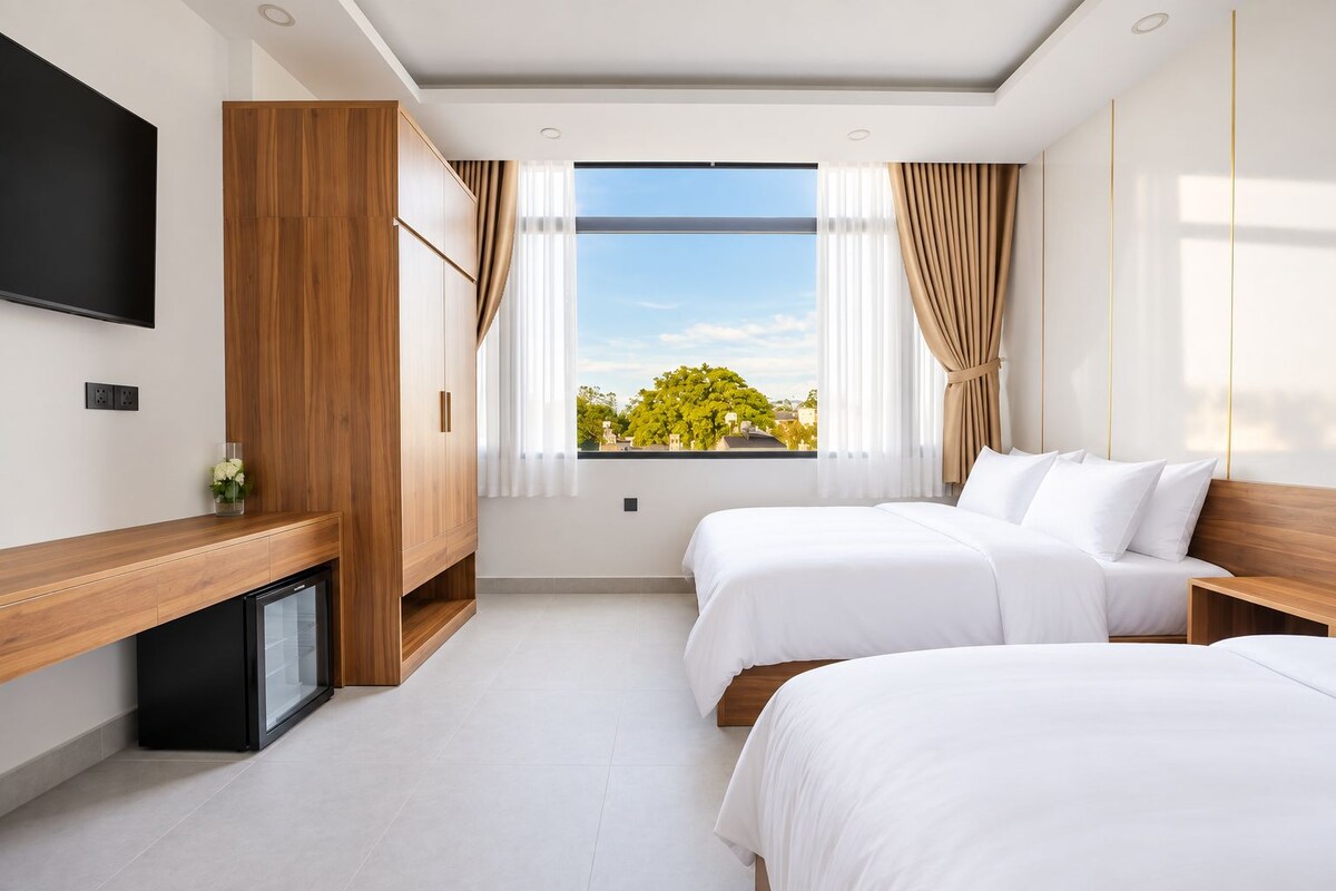Comfort Twin Room | Egyptian cotton sheets, premium bedding, desk, laptop workspace