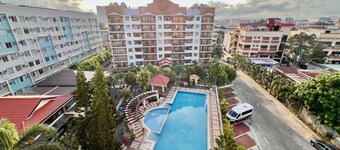 3-bedroom Condo with Balcony in beautiful Davao City with AC