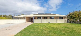 Jurien Haven: 4  BR, 1.5  BA House in Jurien Bay, Sleeps 8