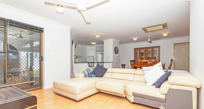 Jurien Haven: 4 BR, 1.5 BA House in Jurien Bay, Sleeps 8