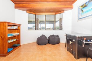 Games room - Jurien Haven: 4 BR, 1.5 BA House in Jurien Bay, Sleeps 8 (Jurien Bay)