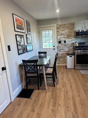 Dining - Peaceful Plum PA Home (Pittsburgh)