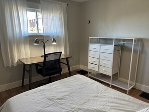 2 bedrooms, desk, iron/ironing board, free WiFi - Peaceful Plum PA Home (Pittsburgh)