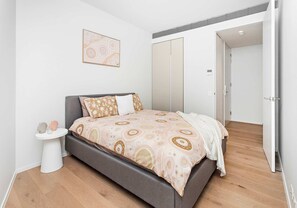 3 室のベッドルーム、アイロン / アイロン台、WiFi、ベッドシーツ