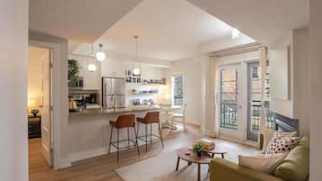 TV, fireplace, offices