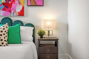 2 bedrooms, iron/ironing board, WiFi, bed sheets - 13th Ave Condo + City Views + Balcony + Walkable (Calgary)