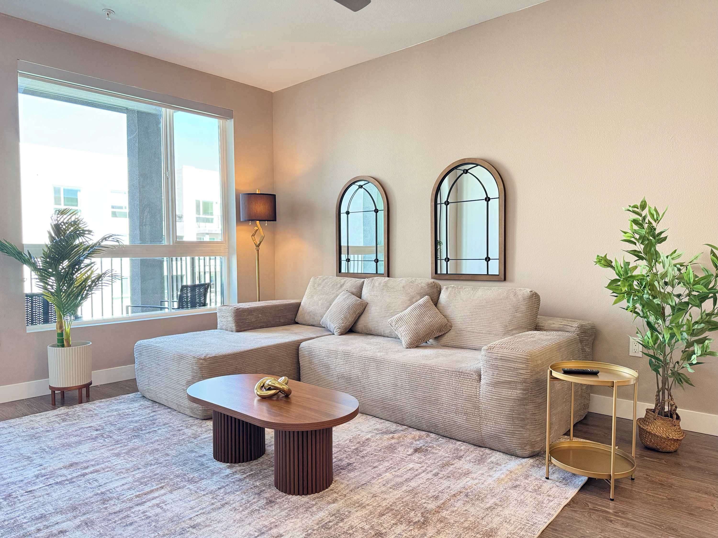 Smart-TV, fotballspill, bordtennis og bøker