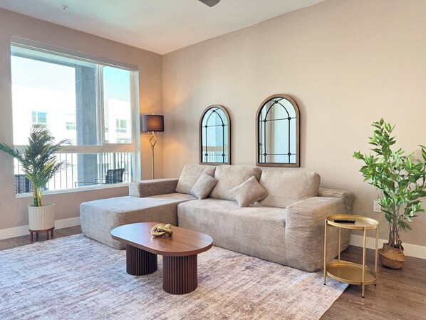 Smart TV, futbolito y oficina 