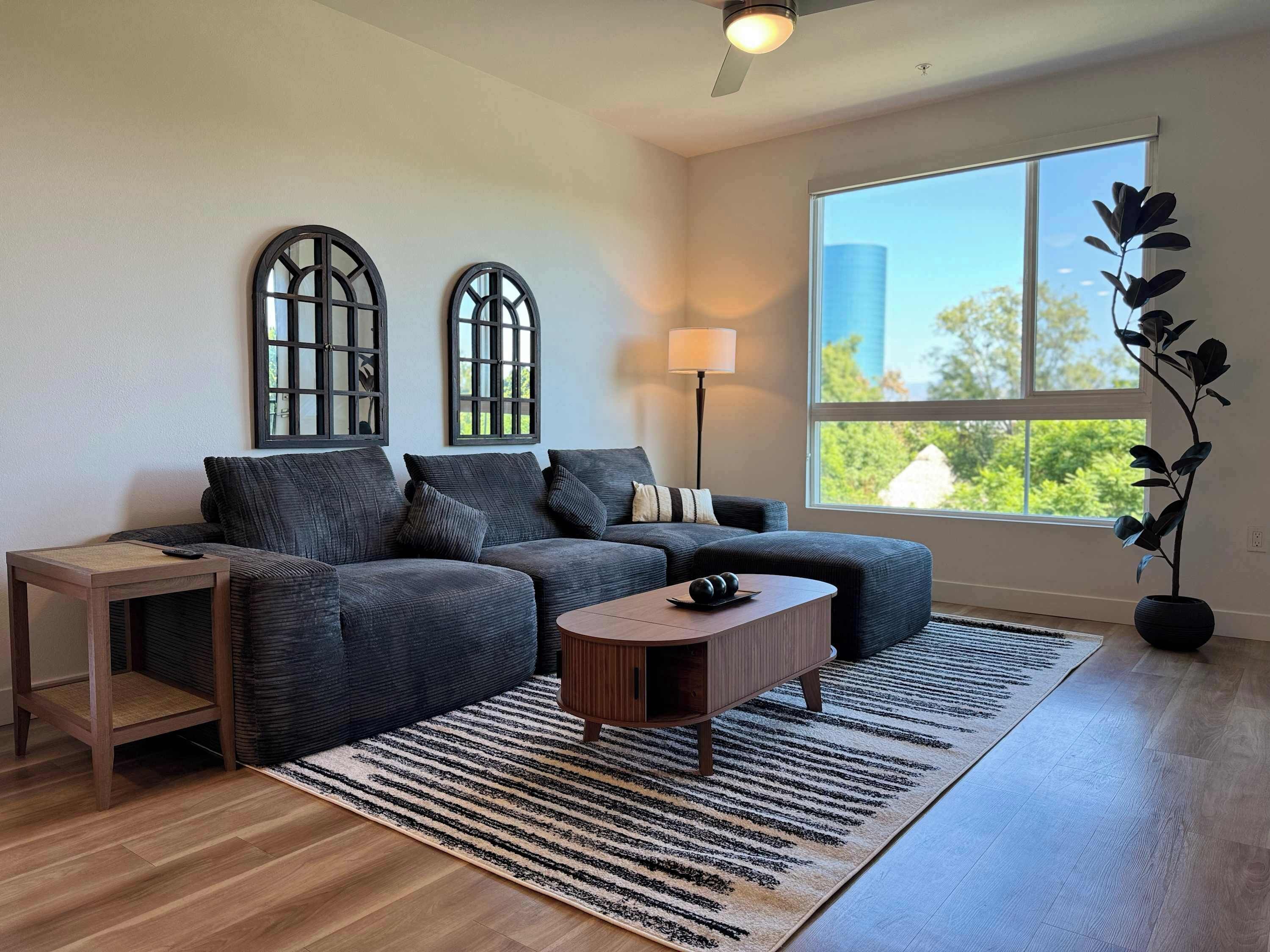 Smart-TV, fotballspill, bordtennis og bøker