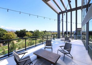 Property grounds - Stunning Haven W/Pool,Gym&Parking Near Disneyland (Santa Ana)