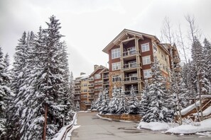 Exterior - Ski-In/Ski-Out 3-Bedroom + Bunk Room Condo w/ Slope Views & Resort Amenities (Keystone)