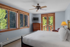 3 bedrooms, free WiFi, bed sheets - Ski-In/Ski-Out 3-Bedroom + Bunk Room Condo w/ Slope Views & Resort Amenities (Keystone)