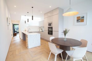 Dining - 2-Bed Townhouse | Garden & Private Parking in D04 (Dublin)