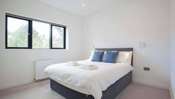 2 bedrooms, iron/ironing board, Internet, bed sheets