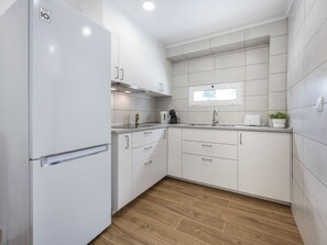 Fridge, stovetop, coffee/tea maker, toaster