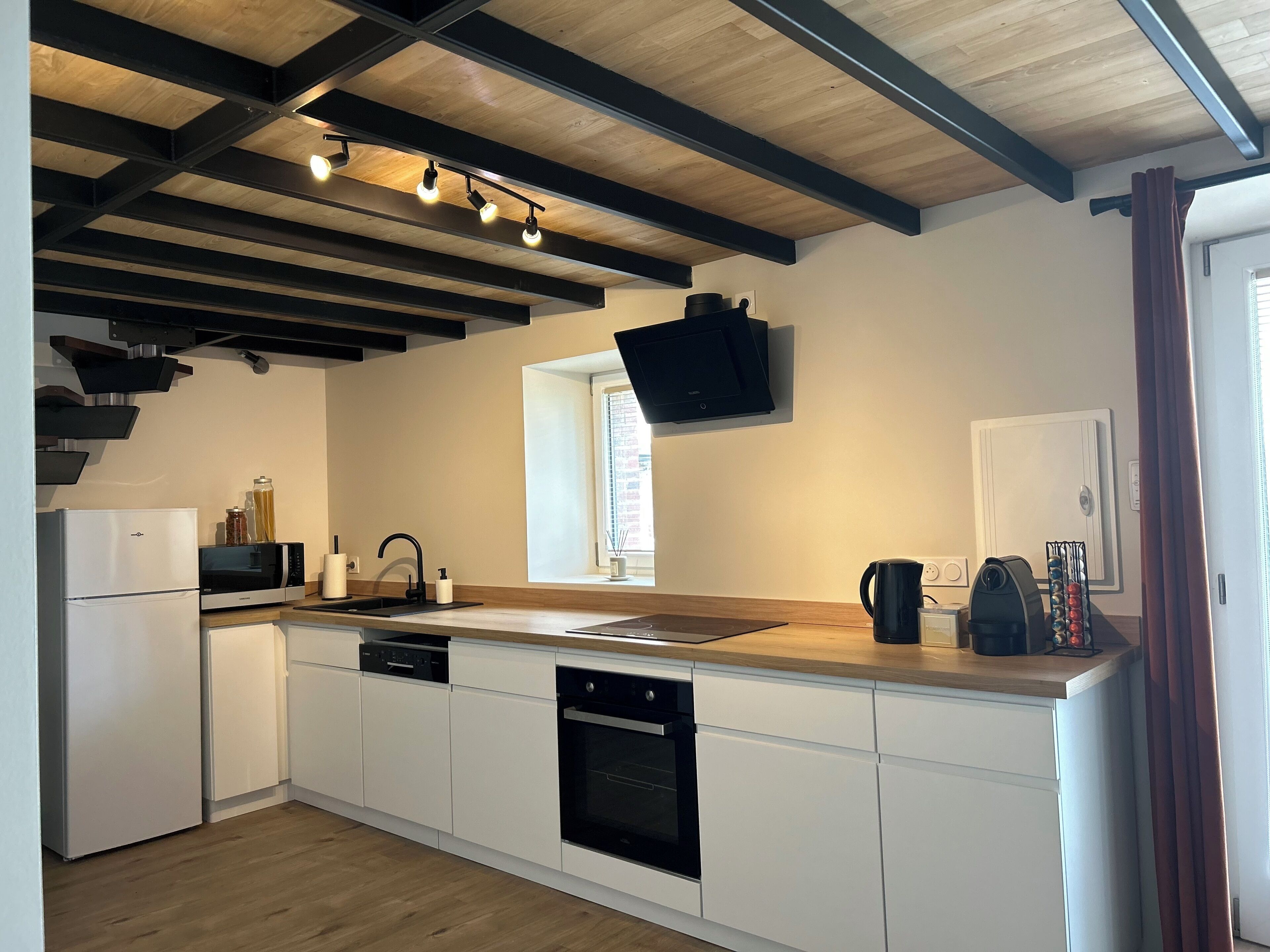 Microondas, horno, parrilla de estufa y lavavajillas 