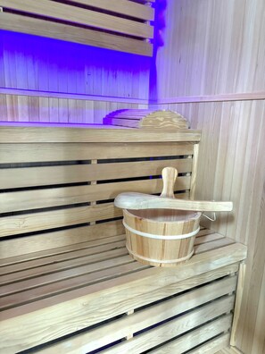 Sauna - Les Vergnes de crochat. Renovated luxury house with Spa. (Limoges)