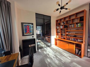 Unclassified image, 4 of 45, button