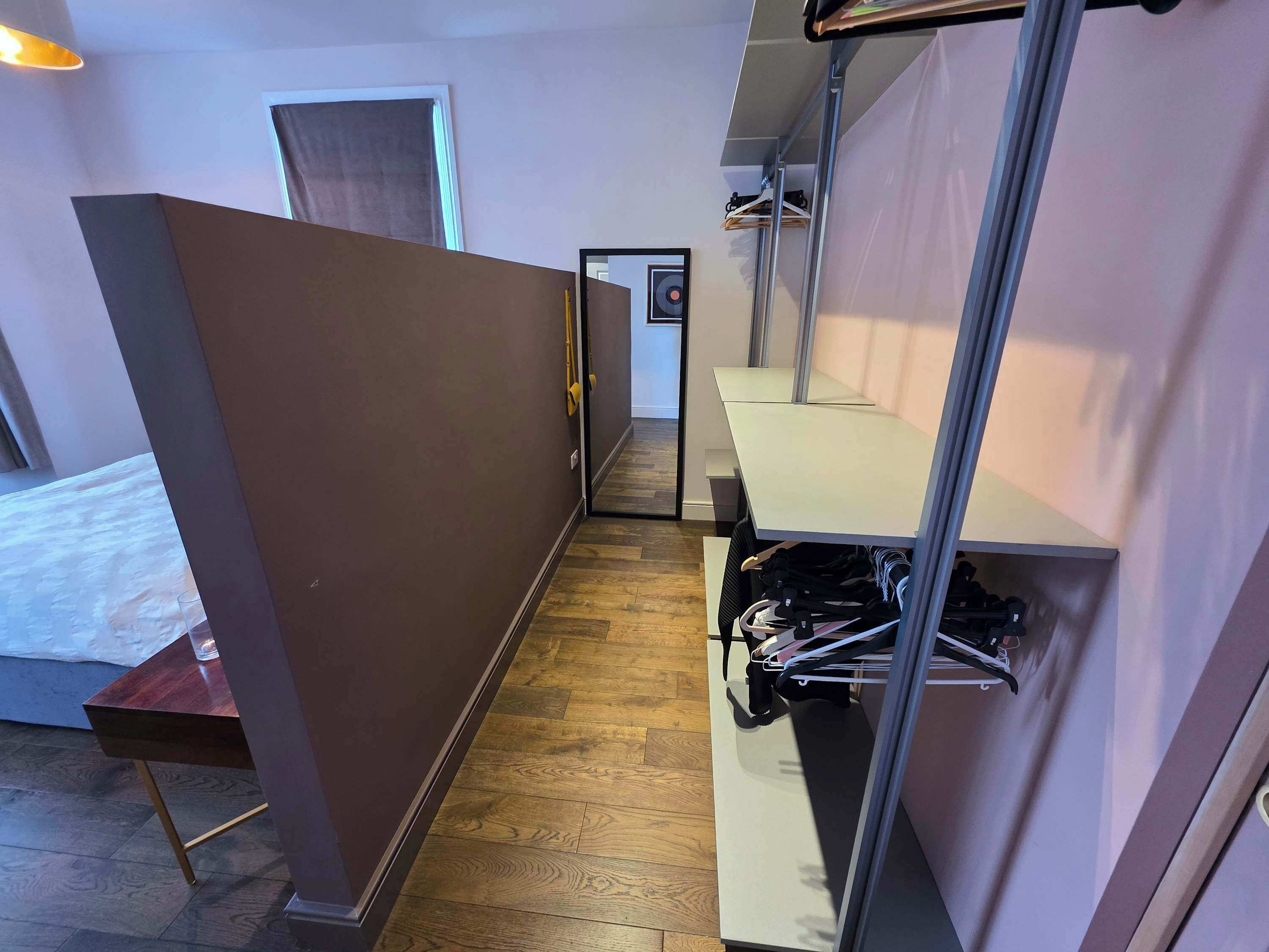 3 bedrooms, iron/ironing board, internet, bed sheets