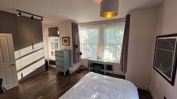 3 bedrooms, iron/ironing board, Internet, bed sheets