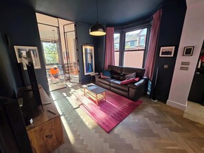 Unclassified image, 5 of 45, button