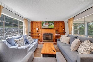 TV, fireplace, offices